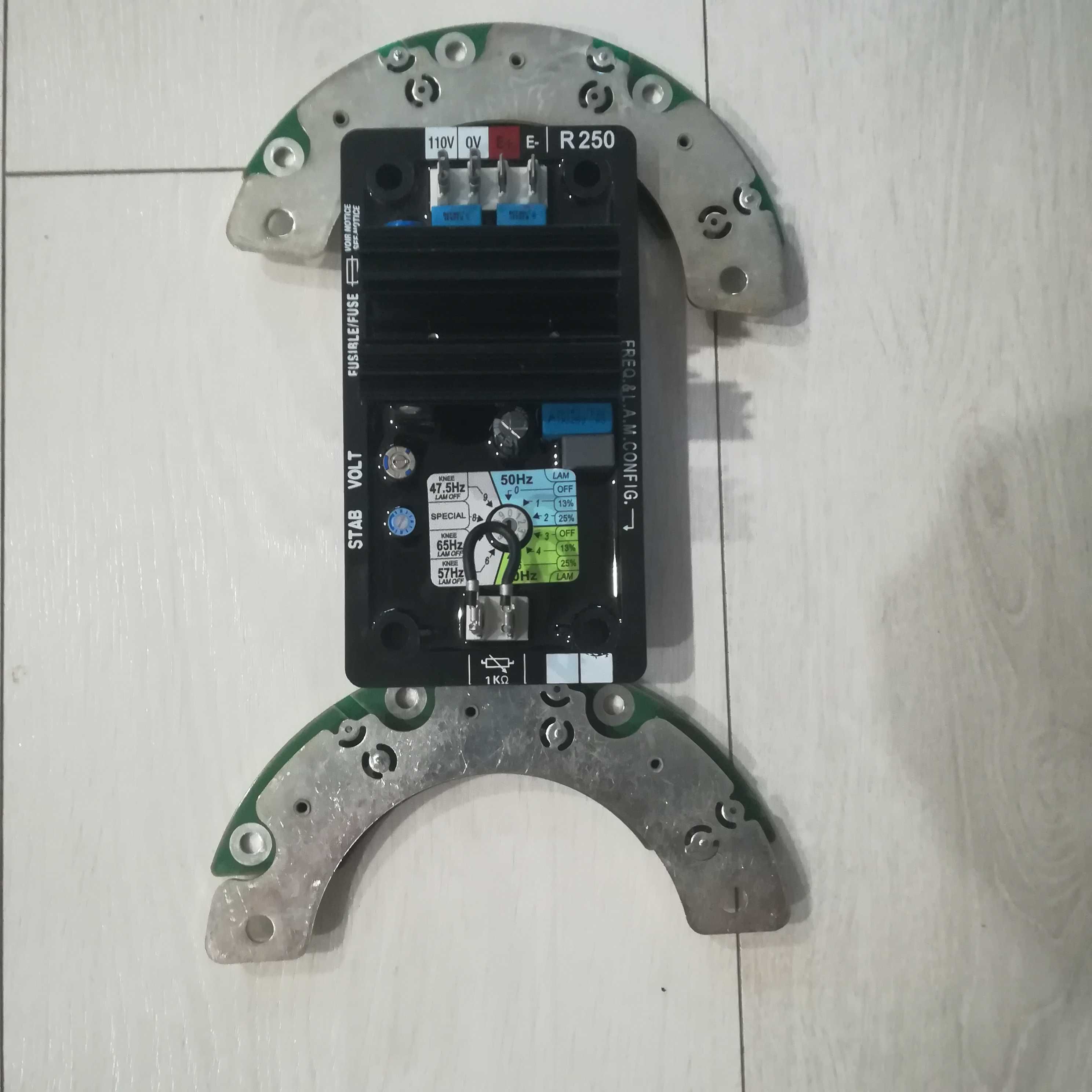 Regulator napięcia R250 AVR Leroy Somer