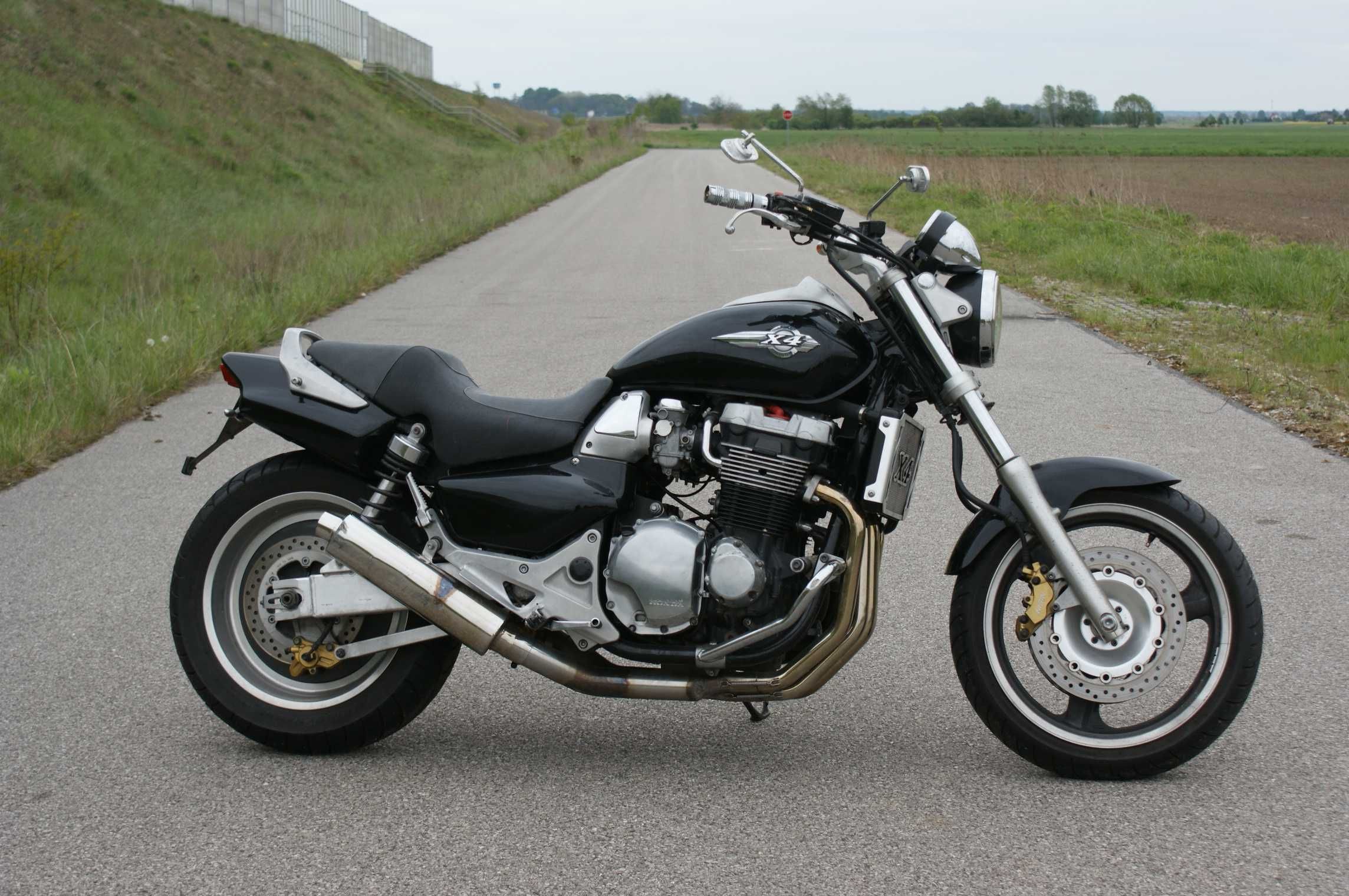 Honda x4 1300 CB SC38