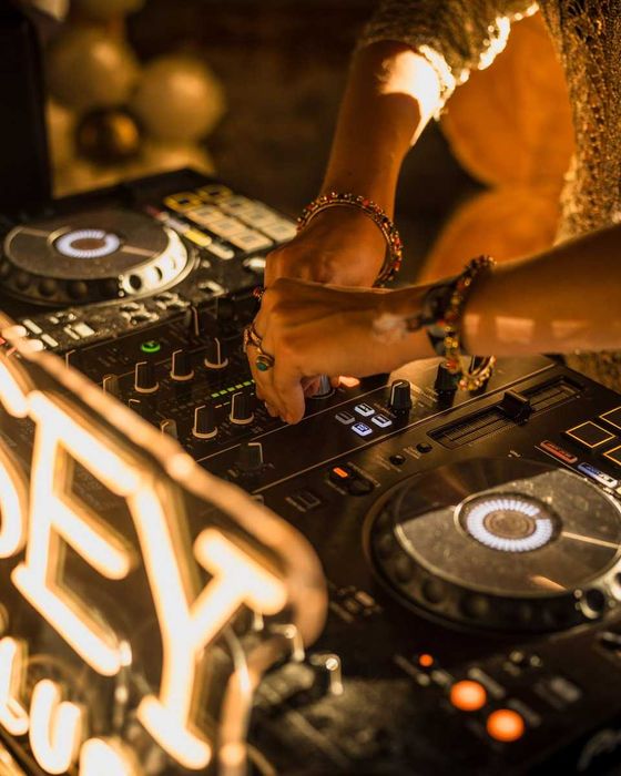 DJ, nagłośnienie, oświetlenie, obsługa, eventy