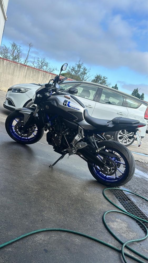 Vendo mt07 ano 2015 ,com varios extras