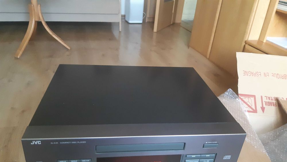 Gramofon adapter JVC AL-E 45 + CD Player JVC XL -E 45