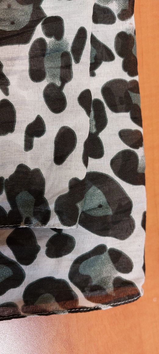 Szal komin chusta leopard zwierzęcy wzór  90 cm x 94cm