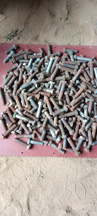 Solidne śruby metryczne M8 M10 M12 M16

Opis:
Ma