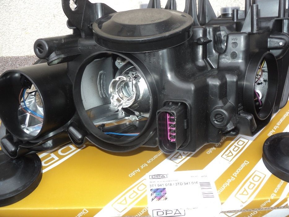 lampa reflektor NOWY skoda superb II h7