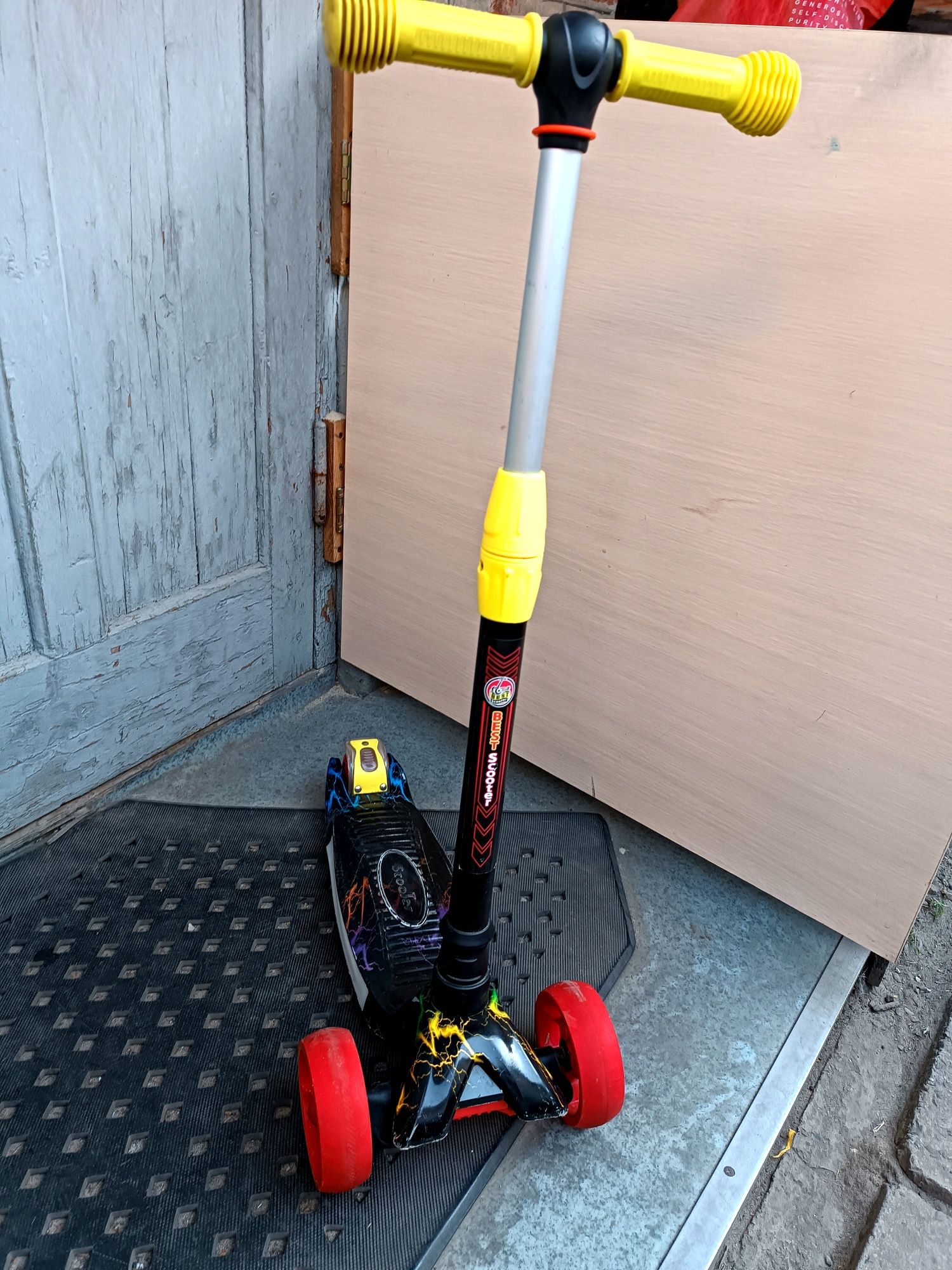 Самокат best scooter светящийся трёхколёсный