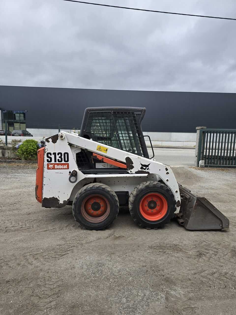 Mini Pá Carregadora Bobcat S130 - Joysticks