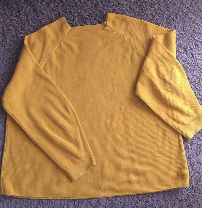 Oversizowy sweter musztardowy Stradivarius rozm. S