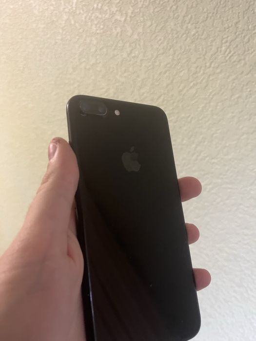 iPhone 7 plus 128 gb jet black