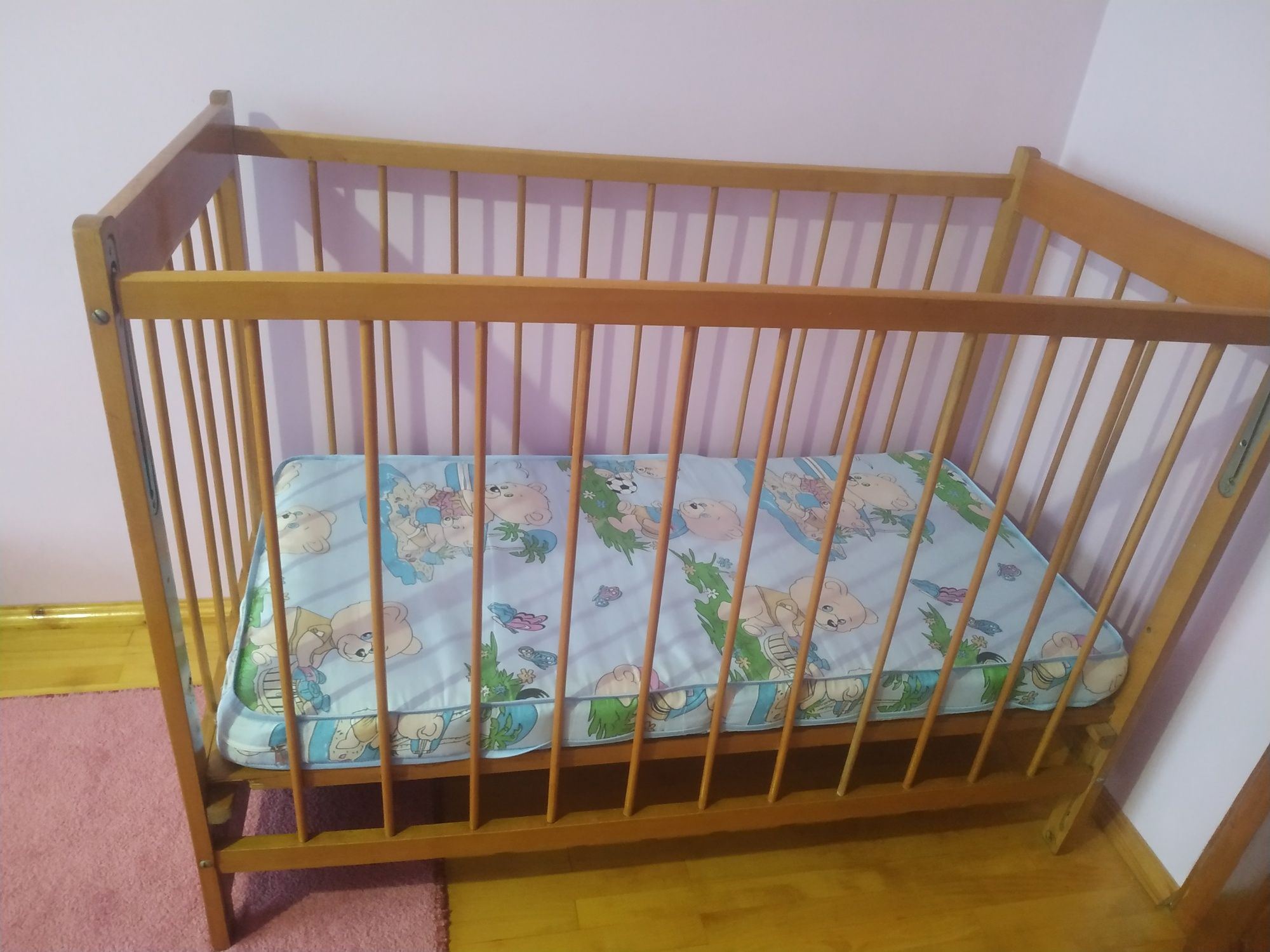 Дитяча кроватка з матрацом