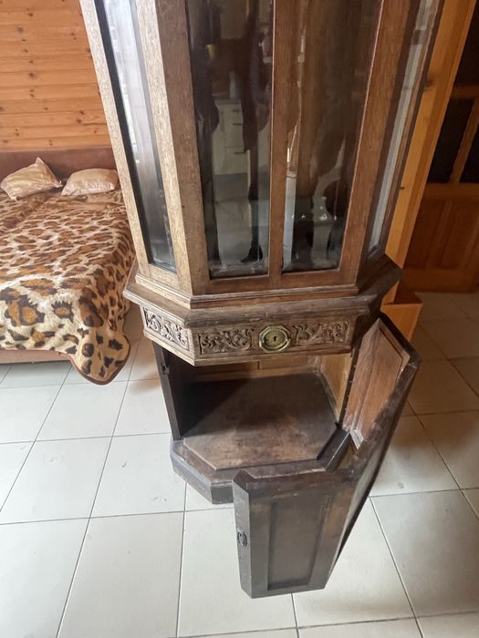 Антикварный оружейный шкаф 18 века