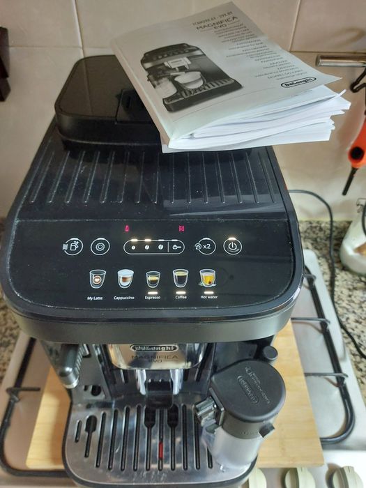 Máquina de café delonghi magnifica evo ECAM290.61.b usada