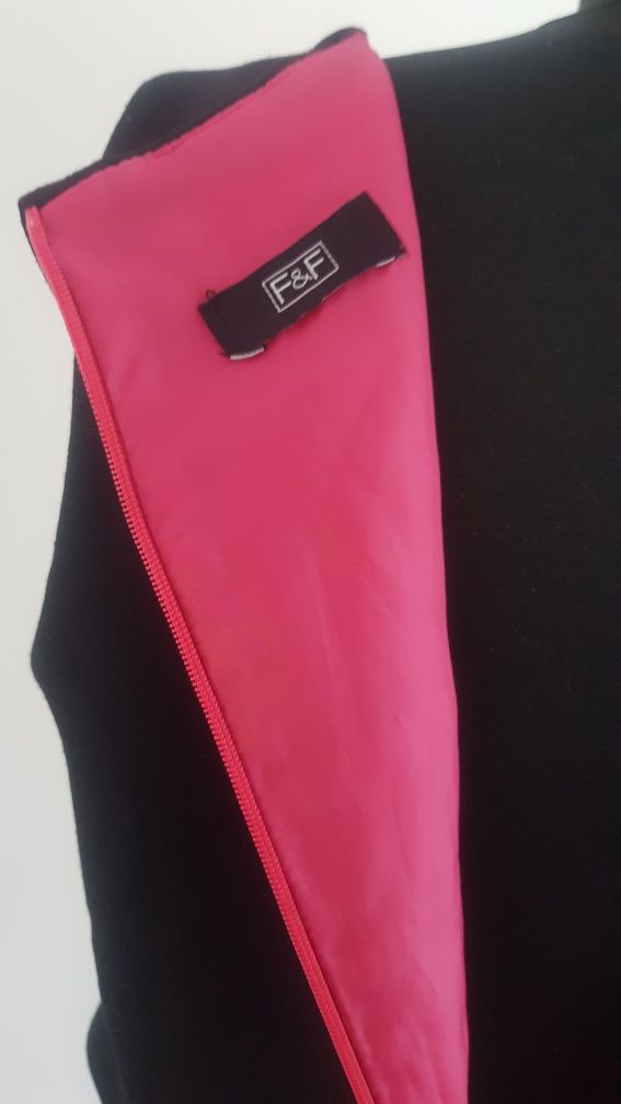 Elegancka czarna sukienka z różowymi wstawkami, S/M, 36/38
