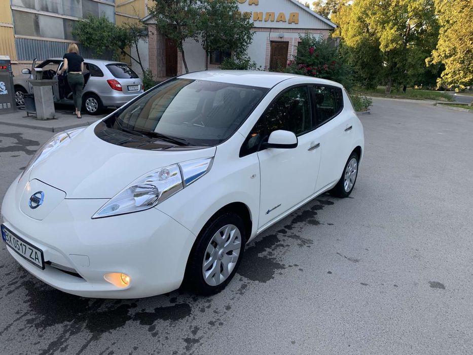 Оренда Nisssan Leaf 2017 30квт