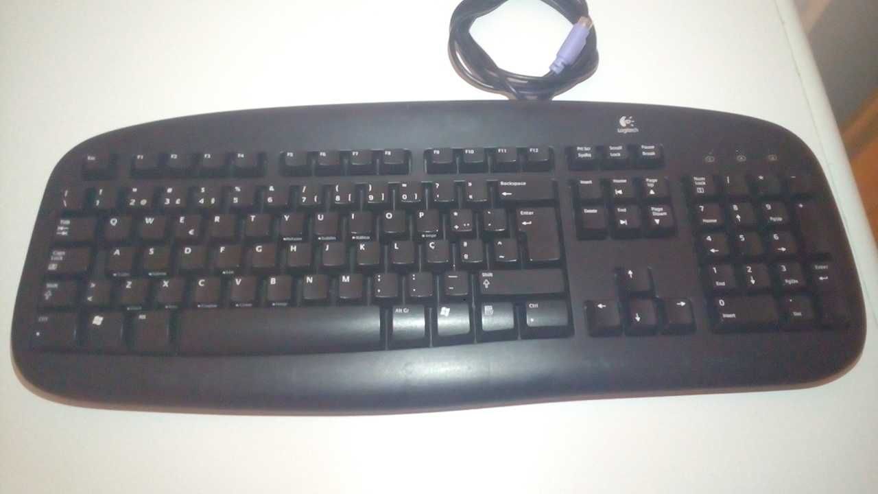 Teclado QWERT marca Logitech