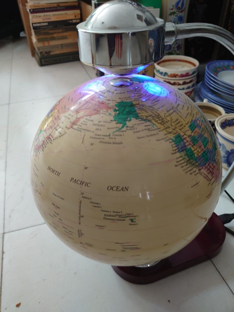 Magnetyczny globus używany