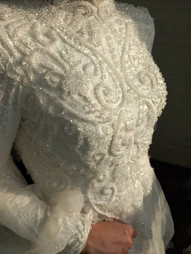 Весільне плаття з рукавами xs