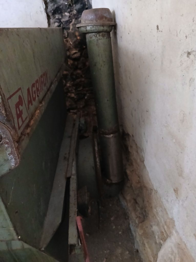Reboque esmagador de uvas