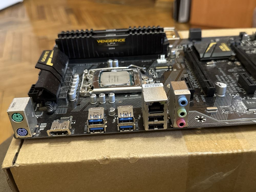 комплект для пк i7-7700k, ддр 4 2400, материка гигабайт