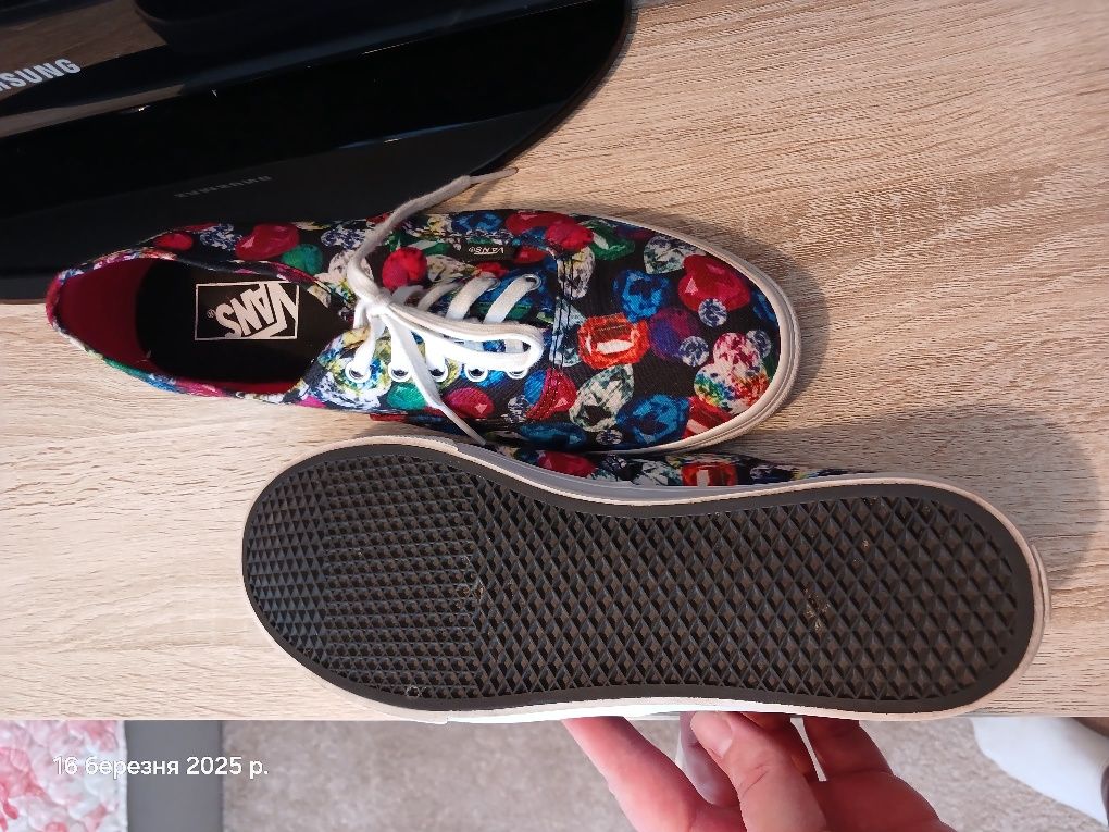 Мокасини  жіночі VANS в дуже гарному стані