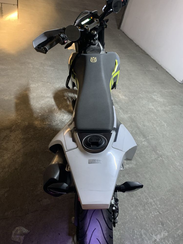 Husqvarna 701 KTM 690