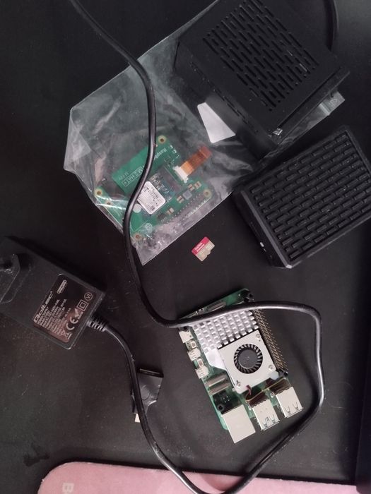 Raspberry Pi 5 8GB RAM + M.2 HAT (256GB) + 32GB + Chlodzenie+2 obudowy