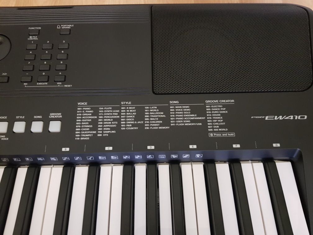 Продам синтезатор YAMAHA PSR-EW410