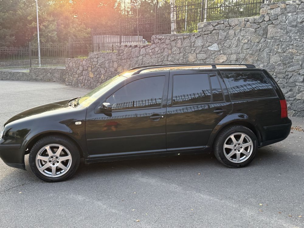 Volkswagen Golf 4 • Універсал • 1999 • 1.4 бензин • Чорний