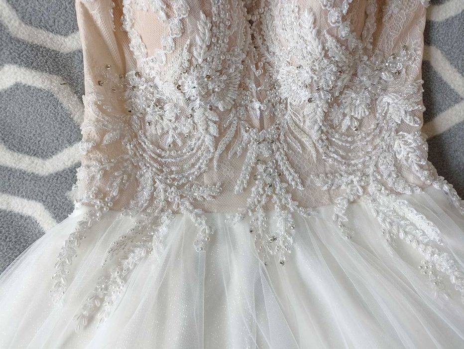 Piękna suknia ślubna, rozmiar S