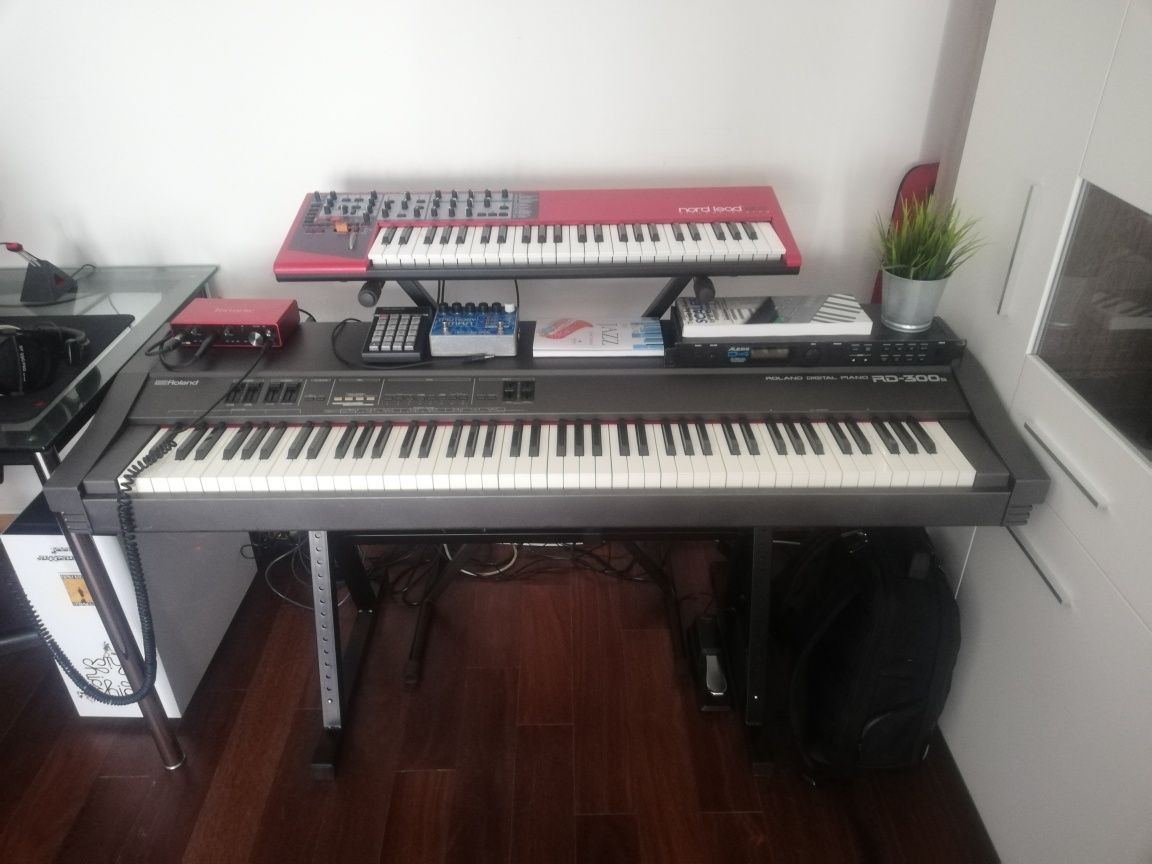 Stage Piano ROLAND RD-300s 88 Teclas Pesadas Hammer-Action