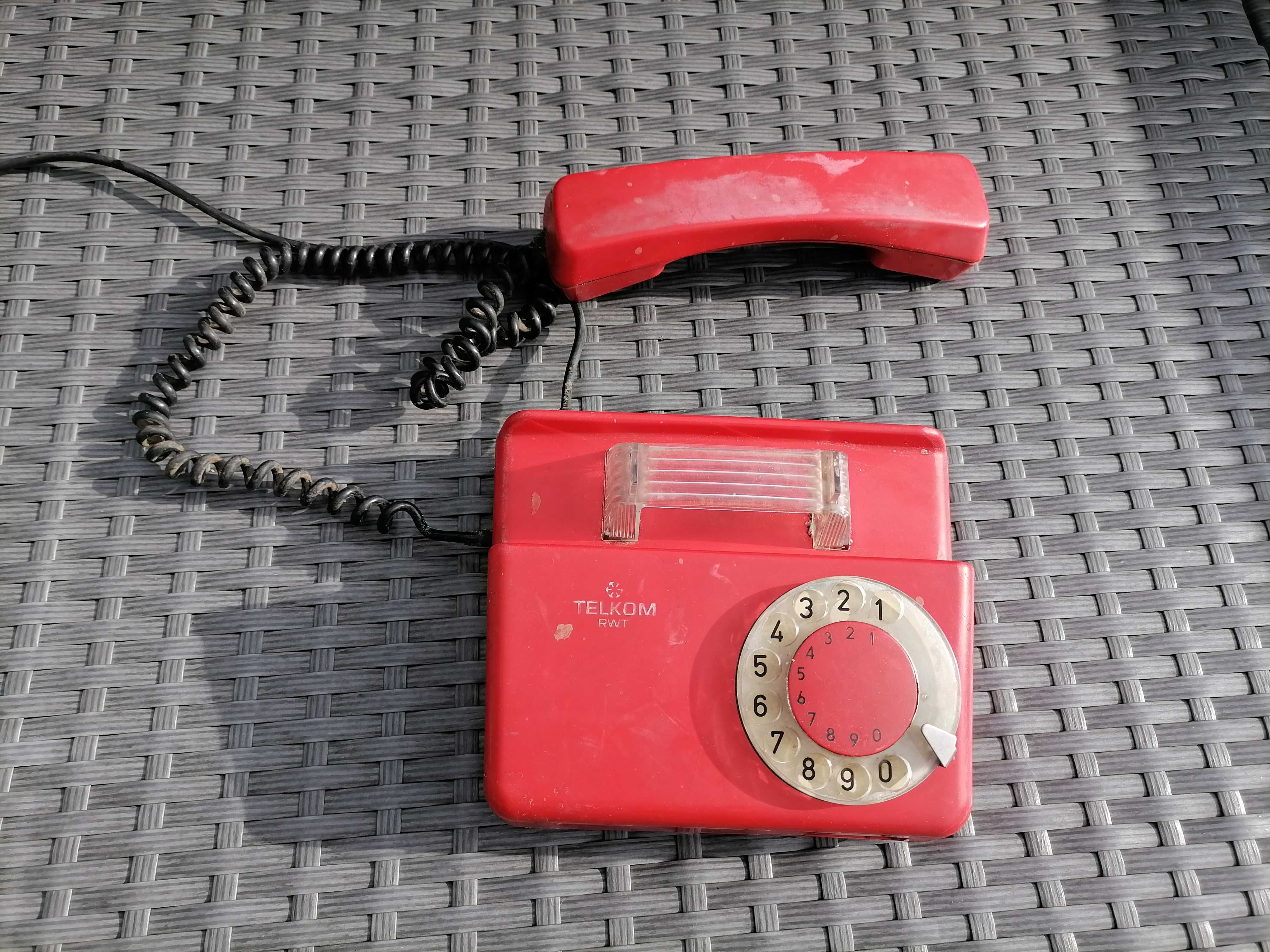 Kultowy stacjonarny telefon z czasów PRL Telkom RWT Tulipan 319