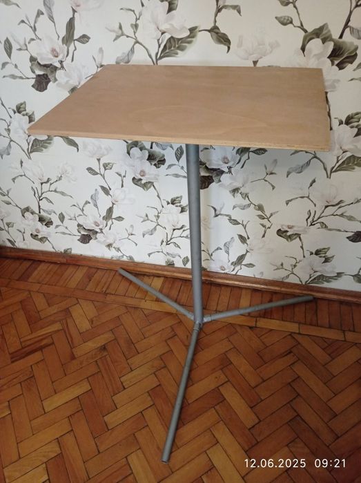 Столик- подставка универсальный