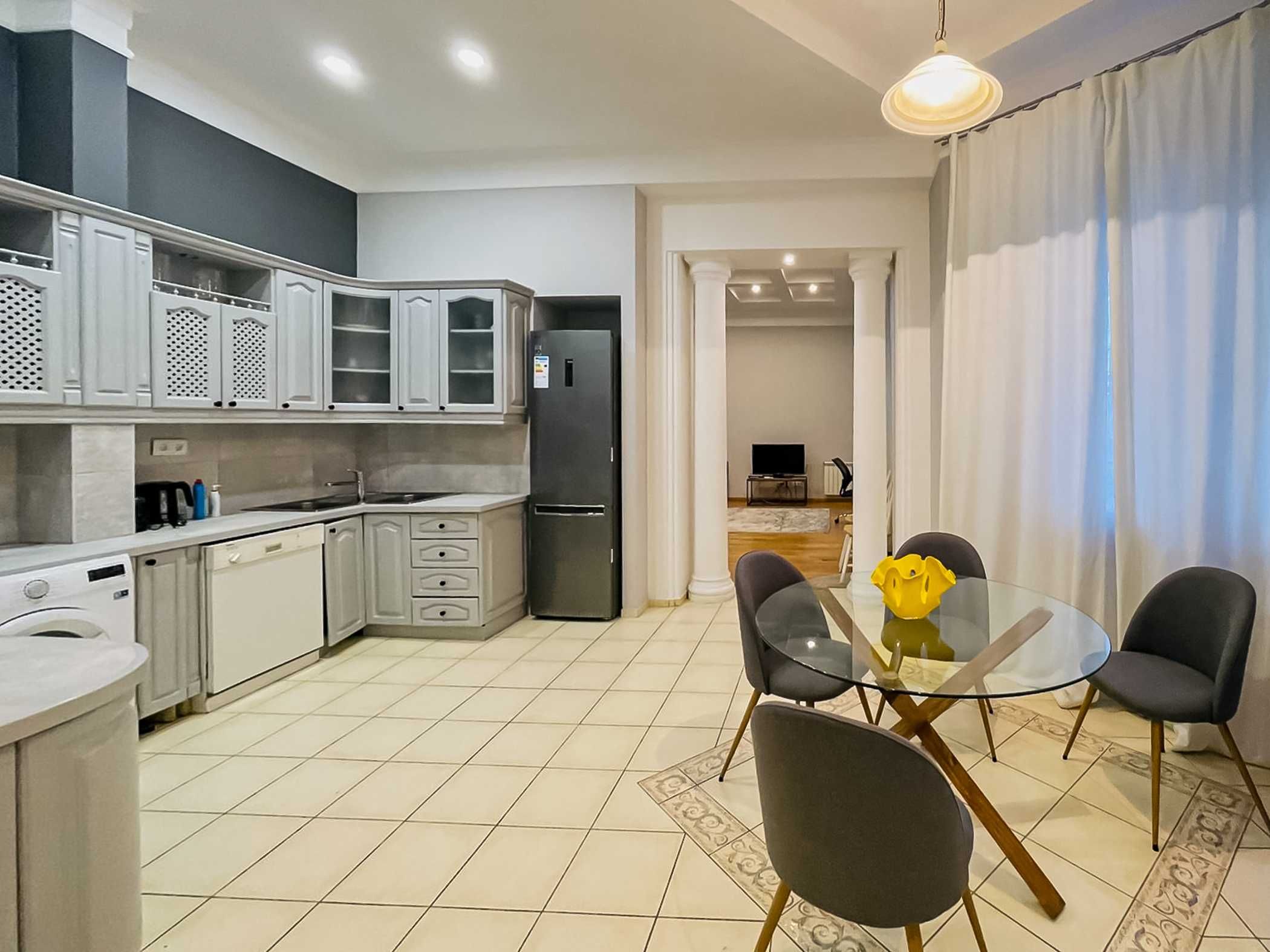 Оренда, Мала Житомирська, 5, 3 кімнати, 80 м², Майдан Незалежності