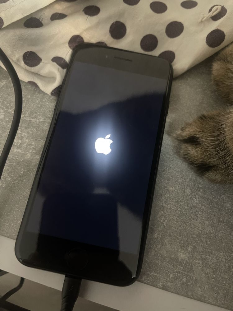 iPhone 7 емкость памяти 256 ГБ в очень хорошем состоянии