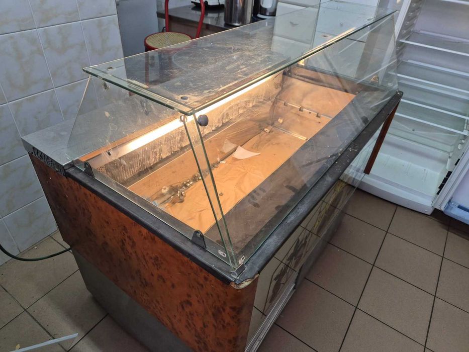 Witryna do sprzedaży lodów gałkowych