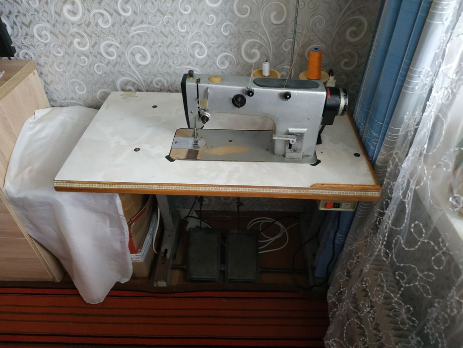Швейная машинка 1022М