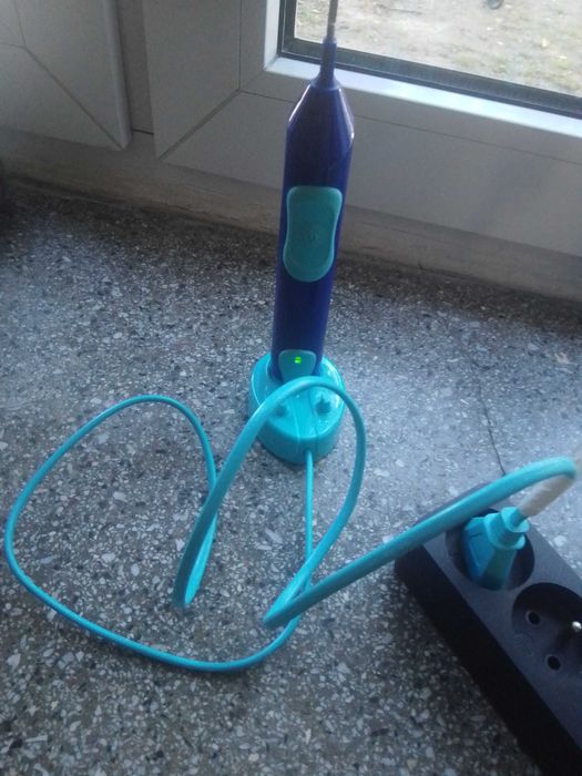 Elektryczne szczoteczki do zębów+ 2 ładowarki