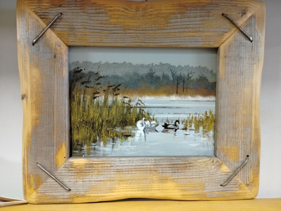 Ręcznie malowane obrazy w drewnianych ramach – unikatowe