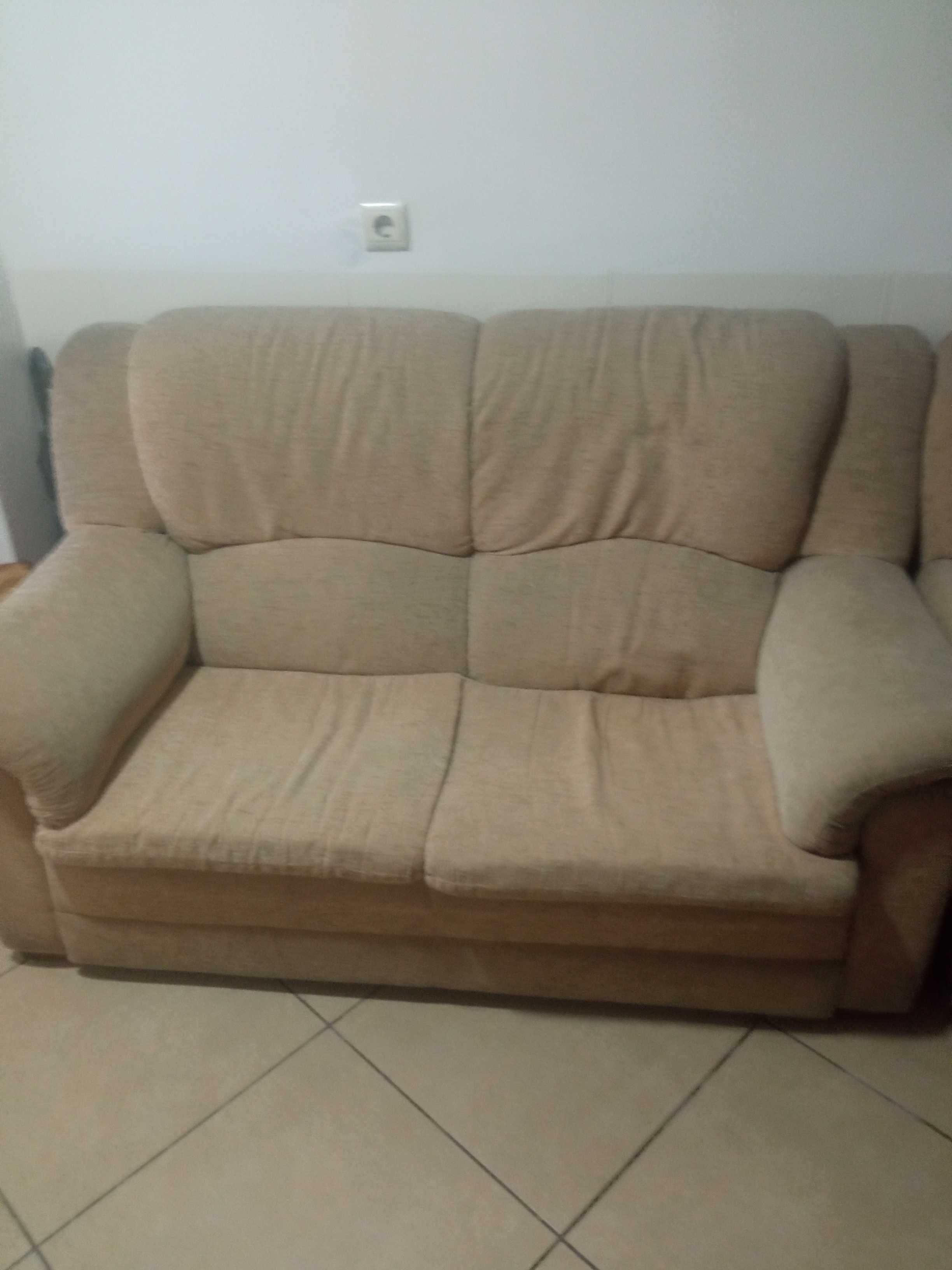 São dois sofas que já tem 15 anos