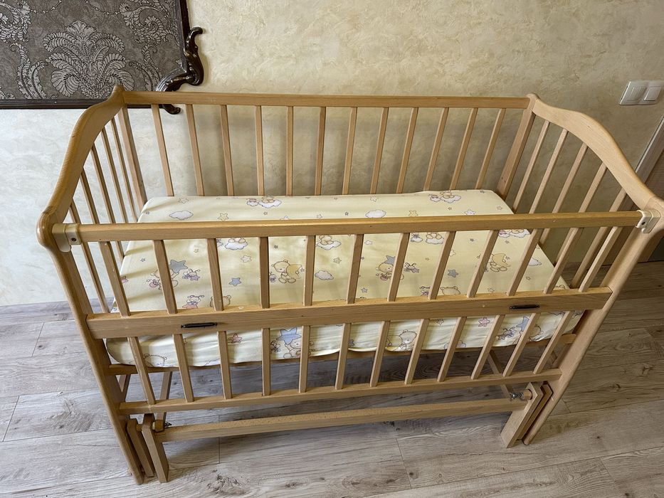 Ліжечко дитяче з маятниковим механізмом з матрасом