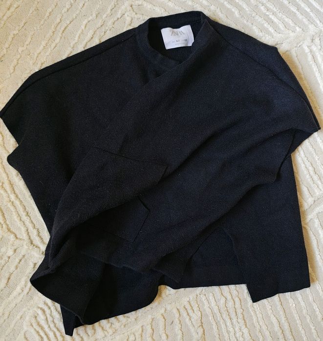Ponczo kamizelka Zara r. 120 cm czarna super, miły sweterek