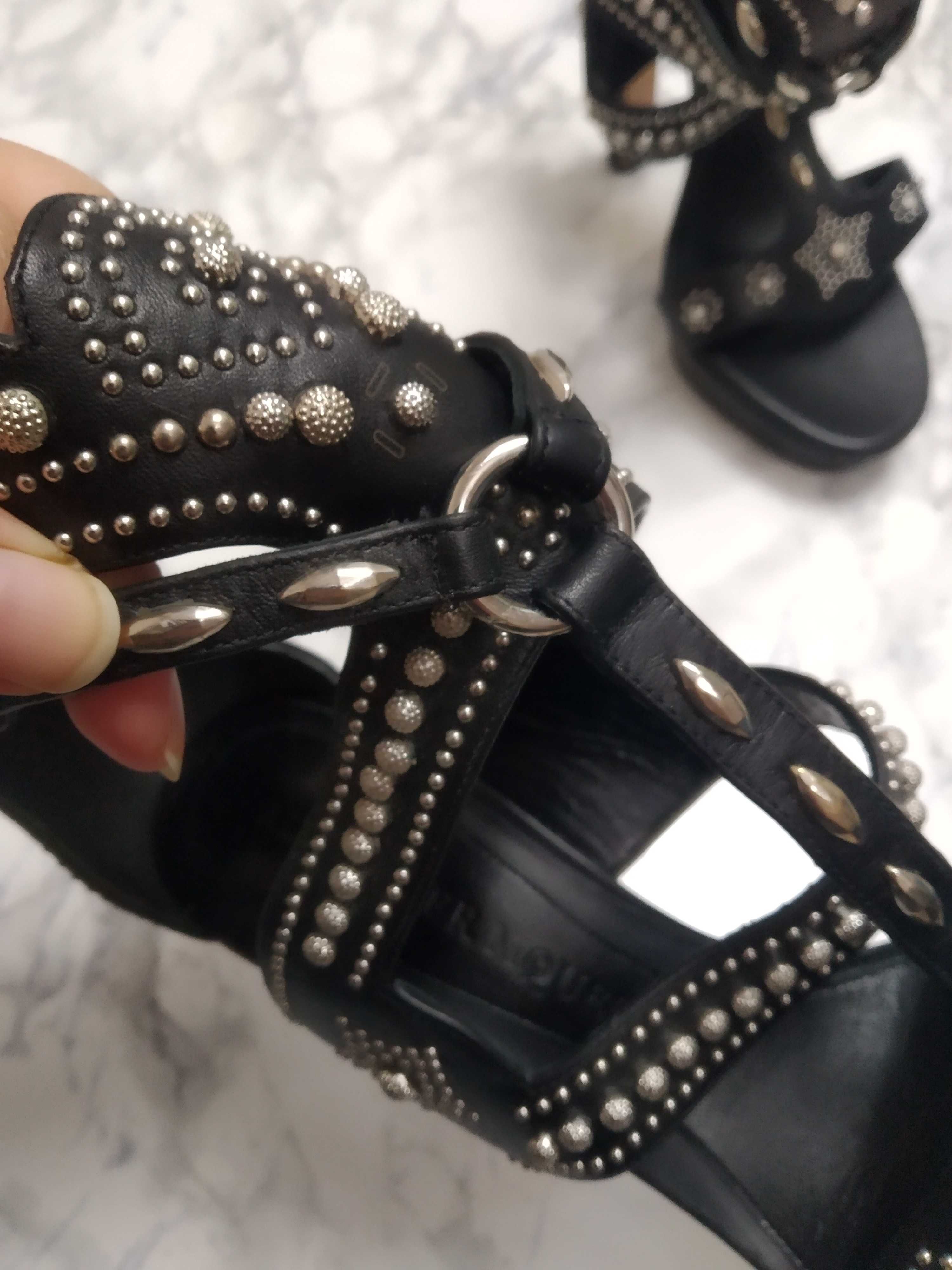 ALEXANDER MCQUEEN Studded Leather Platform Sandals (39 р.)