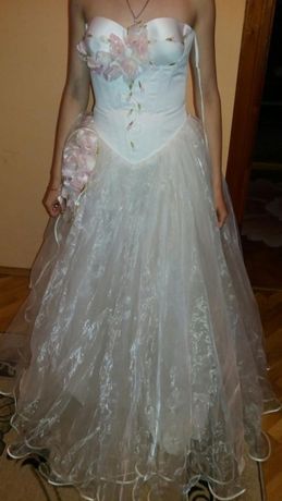 Весільне плаття. ..