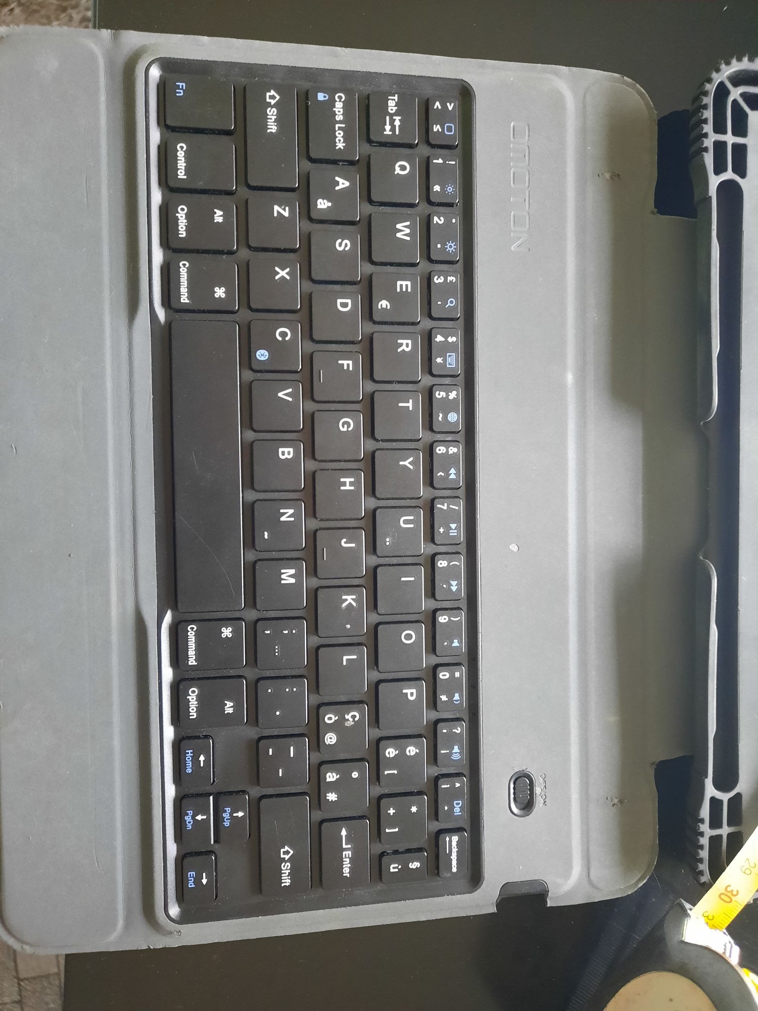 Ipad 8" magnetic inteligent case witn Bluetooth keyboard