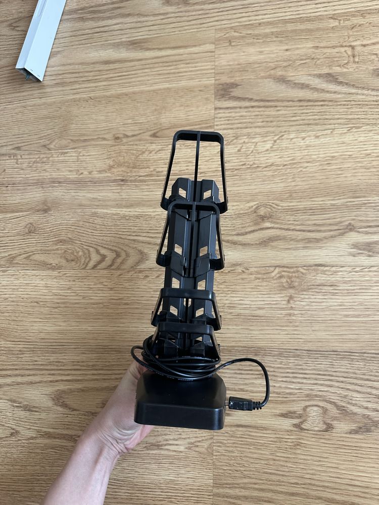 Stojak na pady gry słuchawki czarny z czterema portami USB