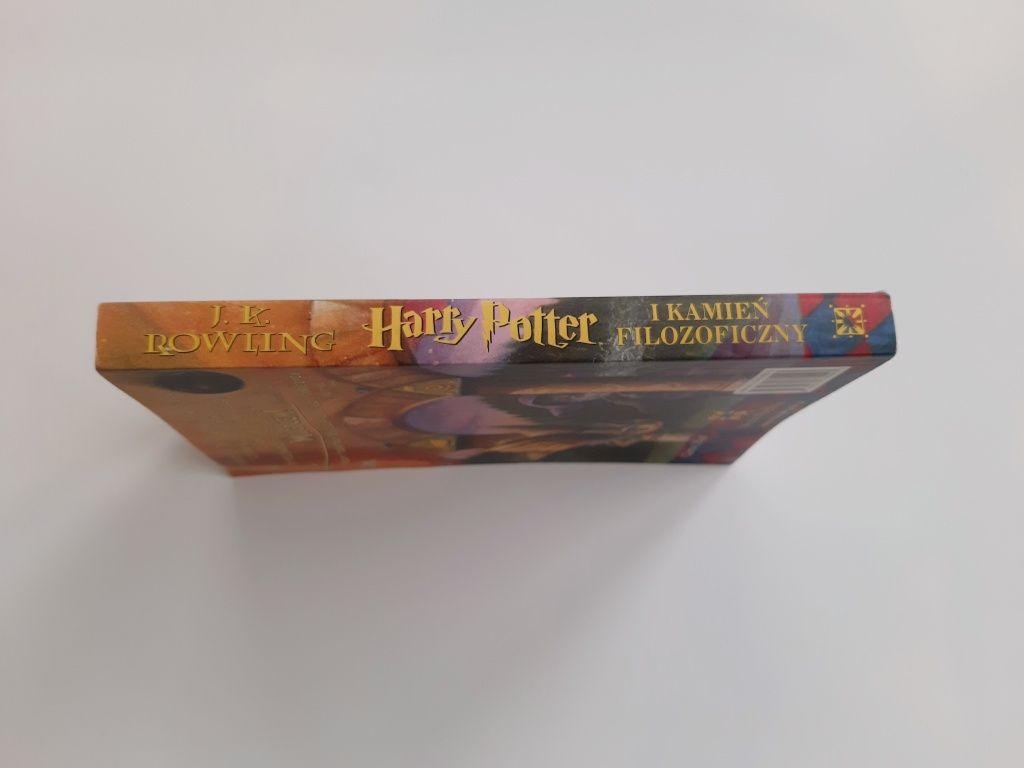 Harry Potter i kamień filozoficzny. J. K. Rowling