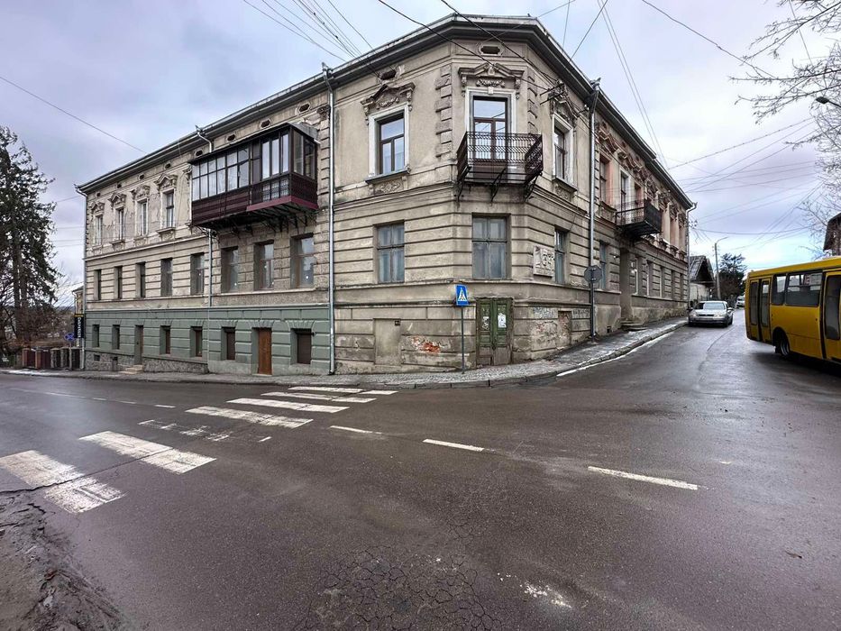 Квартира з ремонтом та гаражем  в центрі Коломиї))