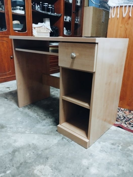 Secretária de madeira em ótimo estado