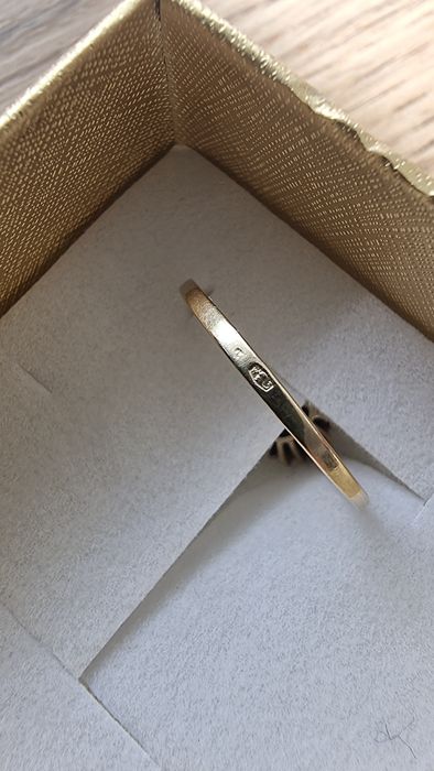 Pierscionek z diamentami p.585 0,08ct