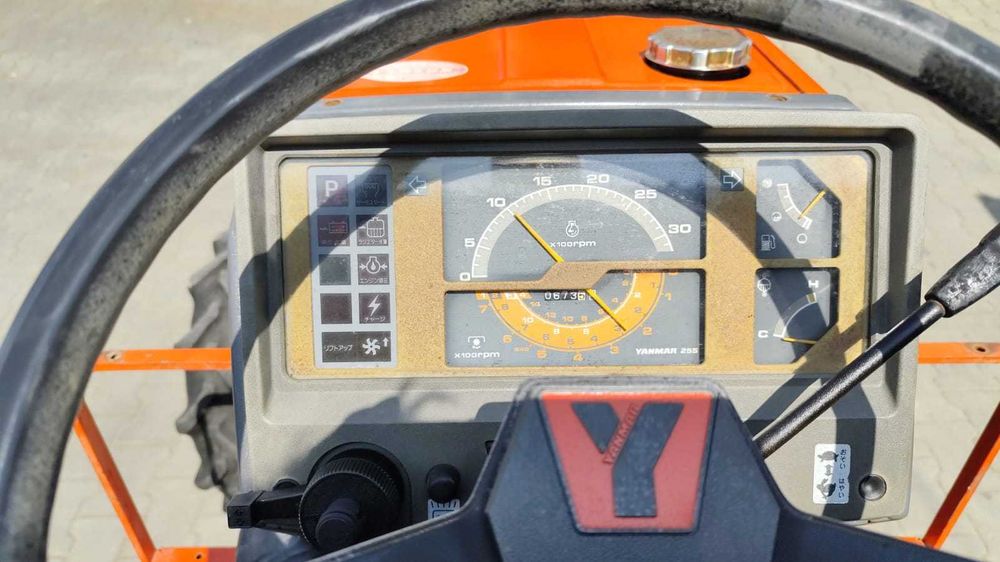 Japoński traktorek Yanmar F 215 z glebogryzarką 4x4 21 KM