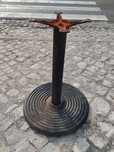 Pé de mesa em ferro